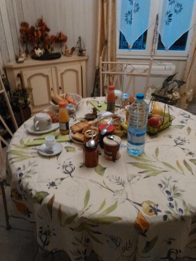 Chambre Chez L'Habitant Ambares-et-Lagrave Bagian luar foto